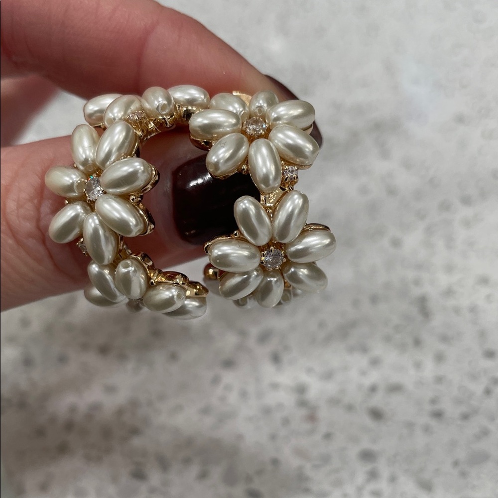 House of Harlow 1960 Pearl Flower Earrings - Picture 3 of 6